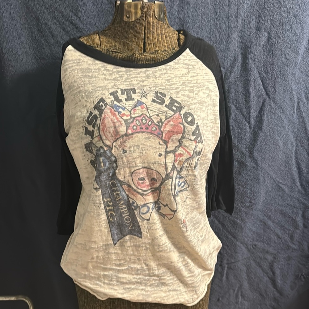 Alternative size medium, long sleeve half cut shirt.